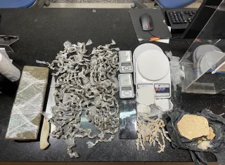 Mais de 2 kg de drogas são apreendidos e adolescente é conduzida pela PM em Eunápolis