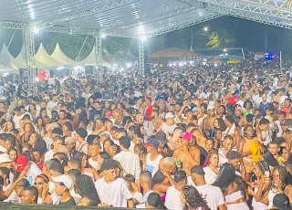 Mais de 20 mil pessoas celebram  a chegada de 2024 em Nova Viçosa