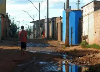 Mais de 40% dos brasileiros até 14 anos vivem em situação de pobreza