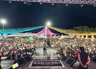Mais de 40 mil pessoas lotam a 2ª noite do 37º Arraia do Água Fria em Medeiros Neto!