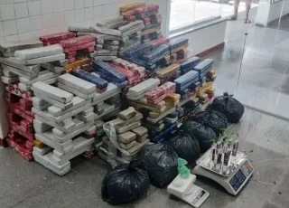 Mais de meia tonelada de drogas é apreendida em depósito usado pelo tráfico na Bahia