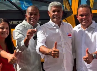 Mais uma conquista para a Educação: Prado recebe novo ônibus para reforçar o transporte escolar municipal
