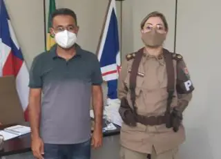 Major Kelly Ravani  e o Prefeito Marcelo Angênica discutem a segurança no município de Itamaraju