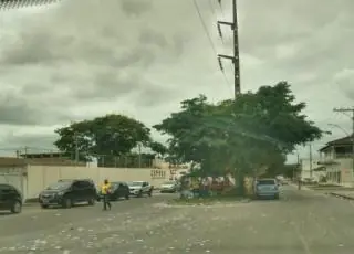 Manhã de eleição com ruas vazias e muita sujeira em Teixeira de Freitas