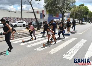 Manhã de energia! Domingo é Lazer transforma Praça Padre Aparecido em ginásio a céu aberto
