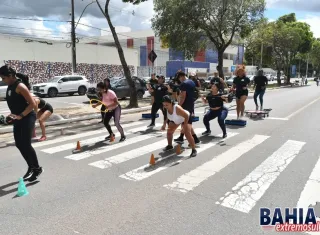 Manhã de energia! Domingo é Lazer transforma Praça Padre Aparecido em ginásio a céu aberto