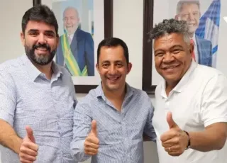 Manrick Teixeira comemora ordem de serviço para início do asfaltamento das ladeiras da BA-699, que liga Itanhém a Cruzeiro do Sul