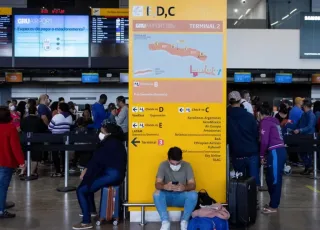 Máscaras em aviões e aeroportos são obrigatórias a partir de hoje