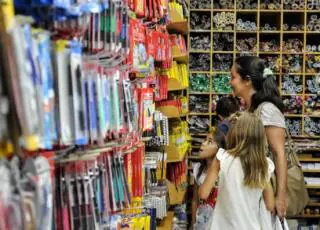 Material escolar tem alta de até 20%; saiba como economizar