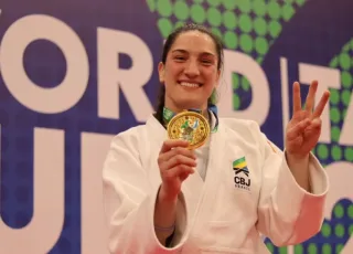 Mayra Aguiar faz história ao conquistar tricampeonato mundial de judô