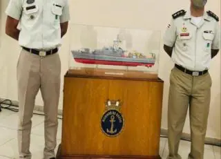 Medalha Amigo da Marinha – Comandante de Subcomandante da CIPE/Mata Atlântica são condecorados em solenidade