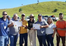Medeiros Neto comemora premiação de produtores de queijo do município em concurso nacional