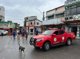 Medeiros Neto: Defesa Civil e Corpo de Bombeiros Intensificam ações em meio às chuvas intensas