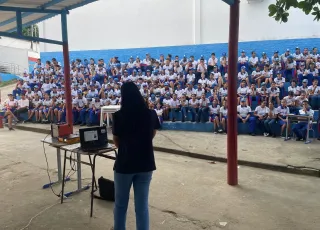 Medeiros Neto: Estudantes da Escola Iêda MCPM participam de projeto sobre cuidados com a coluna