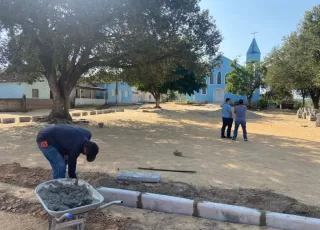 Medeiros Neto: Prefeitura inicia construção de praça no povoado de Nova Zelândia