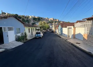 Medeiros Neto recebe novas ações de pavimentação nas ruas do centro