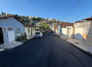 Medeiros Neto recebe novas ações de pavimentação nas ruas do centro