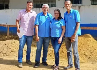 Medeiros Neto: Secretaria de Educação faz visita técnica à construção da quadra poliesportiva do Planalto I