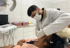 Medeiros Sorridente: Prefeitura atende população realizando moldes de próteses dentárias