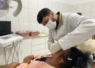 Medeiros Sorridente: Prefeitura atende população realizando moldes de próteses dentárias