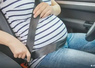 Médicos alertam para cuidados no volante durante gestação e puerpério