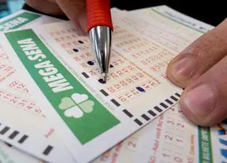 Mega-Sena acumula e prêmio pode chegar a R$ 42 milhões