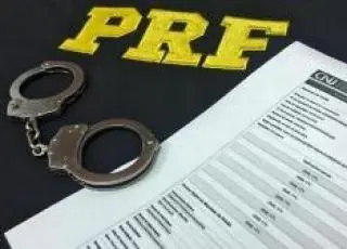 Membro de facção criminosa que estava foragido da justiça é preso pela PRF com documentação falsa