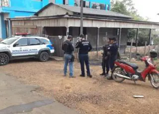 Menina de 2 anos é espancada até a morte pelo pai e madrasta