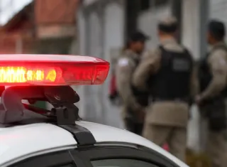 Menina de 4 anos é atingida por golpe de facão durante briga em bar na Bahia