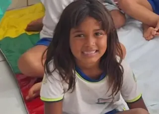 Menina de 5 anos morre eletrocutada enquanto brincava no quintal de casa