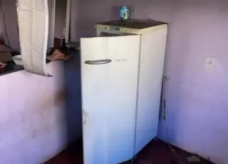 Menino de 2 anos se salva de incêndio ficando dentro da geladeira