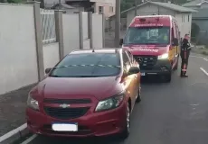 Menino de 3 anos é encontrado morto em carro após ser esquecido pela madrasta