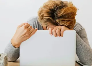 Menopausa: quando hormônios afetam o desempenho no trabalho  