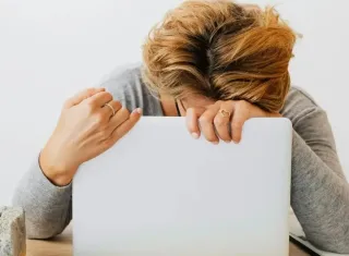 Menopausa: quando hormônios afetam o desempenho no trabalho  