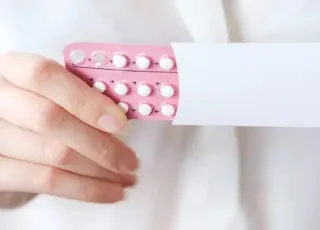 Menstruação atrasou durante a pausa do anticoncepcional? Saiba o que pode ser  