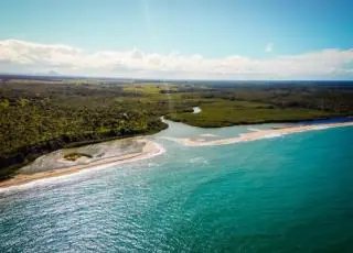 Mês do Descobrimento: Programe-se para conhecer Barra do Cahy, em Prado, a primeira praia do Brasil