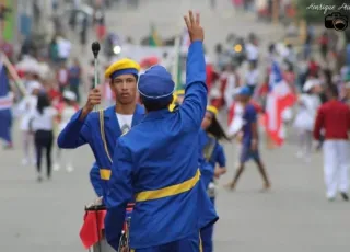 Mesmo com cancelamento de desfile bandas marciais e diversas instituições saíram as ruas de Itamaraju