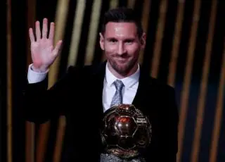 Messi conquista a Bola de Ouro pela sexta vez na carreira