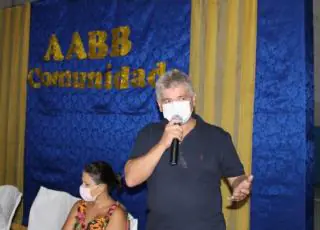Mildson participa de cerimônia de reabertura da AABB Comunidade. Kits e uniformes foram entregues