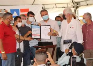 Em Vereda, prefeito Mildson ouve de Rui Costa a noticia de recuperação da estrada que liga Itanhém a Jucuruçu