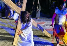 Milhares de pessoas assistem ao grande espetáculo da Paixão de Cristo em Alcobaça 