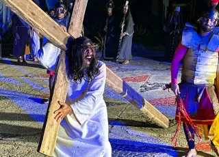 Milhares de pessoas assistem ao grande espetáculo da Paixão de Cristo em Alcobaça 