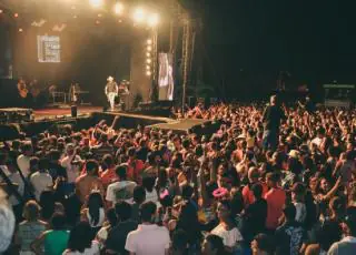 Milhares de pessoas lotam o circuito da festa na segunda noite do carnaval de Alcobaça