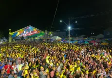 Milhares de pessoas lotam o circuito do São João de Prado na noite de sexta-feira (05)