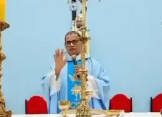 Missa é interrompida por sequência de tiros; padre fecha igreja e reza com fiéis na Bahia