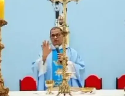 Missa é interrompida por sequência de tiros; padre fecha igreja e reza com fiéis na Bahia