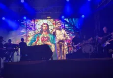 Padre Fábio de Melo emociona Teixeira de Freitas no encerramento do 1º Hosana Teixeira