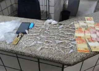 Morador de Teixeira é preso pelo PETO com drogas em Medeiros Neto