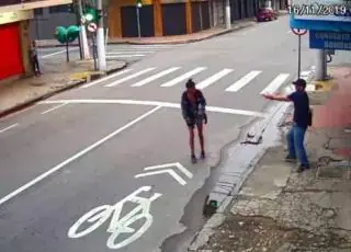 Moradora de rua é morta a tiros por homem em Niterói ao pedir R$ 1
