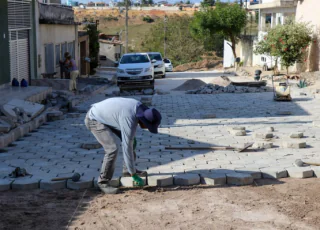 Moradores da Rua Recife comemoram a chegada da pavimentação